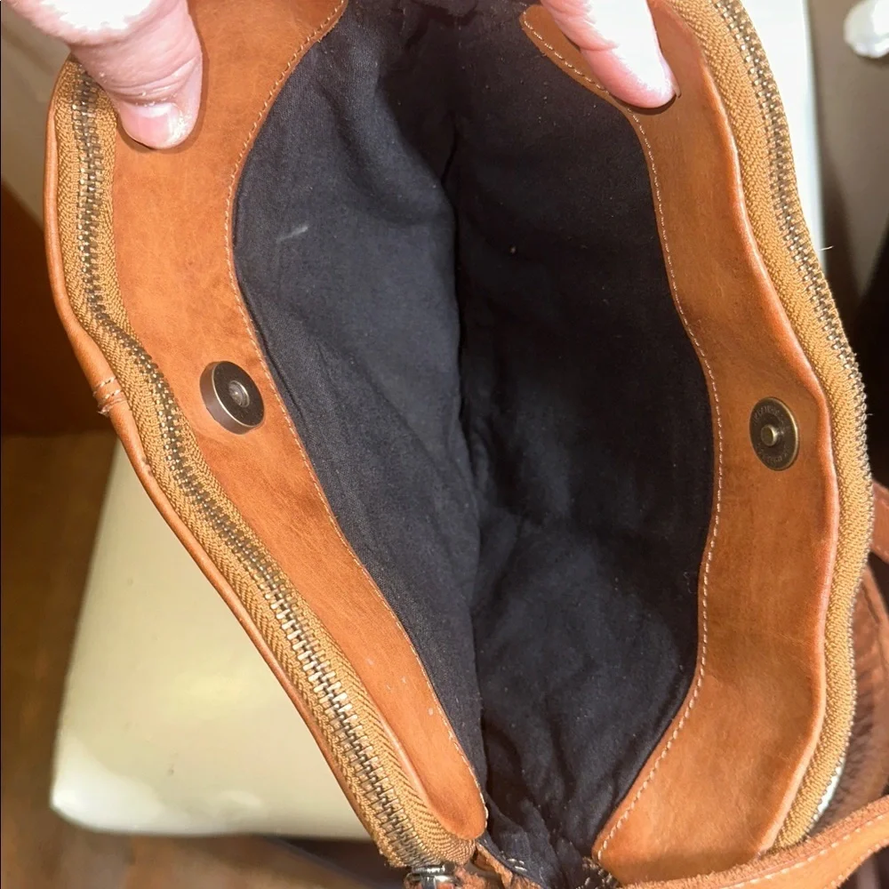 Ashwood Crossbody - Picture 3 of 7